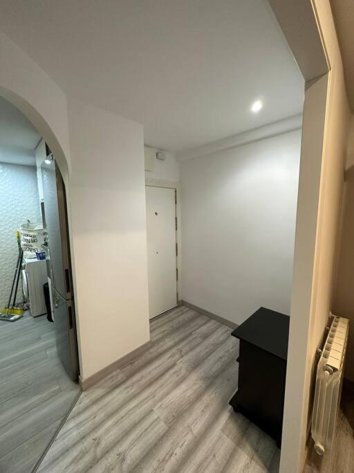 Cozy 1-Bedroom Apartment Madrid Buitenkant foto