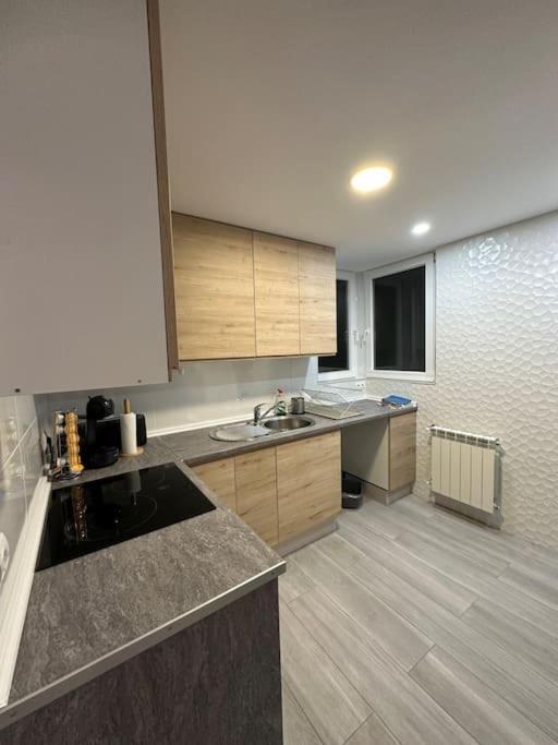 Cozy 1-Bedroom Apartment Madrid Buitenkant foto