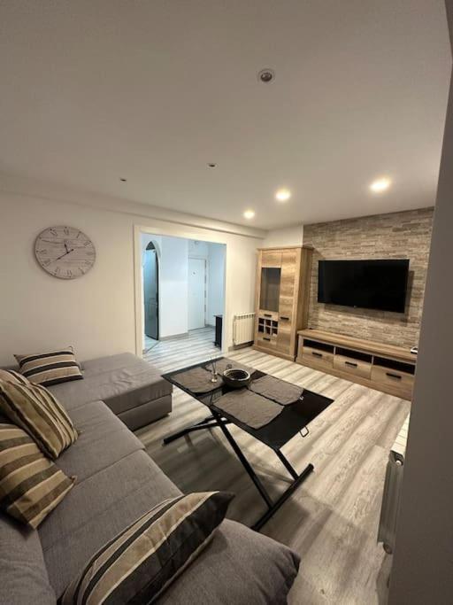 Cozy 1-Bedroom Apartment Madrid Buitenkant foto